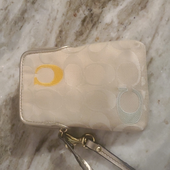 Coach Wristlet - Picture 4 of 4